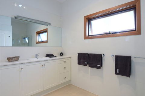 A Seascape Retreat - Maitland Accommodation 4